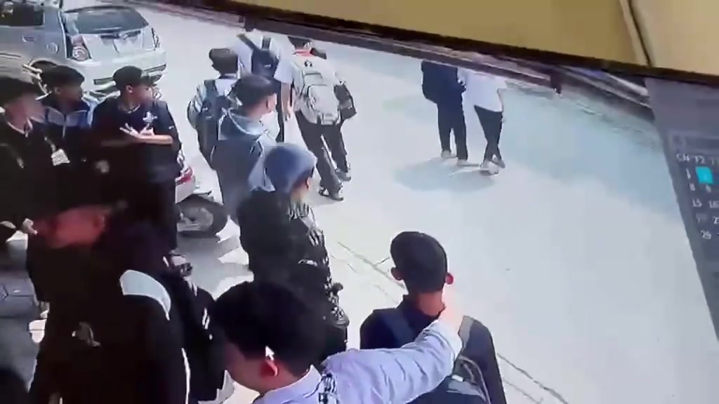 PHẪN NỘ NAM SINH LỚP 8 BỊ “ĐÀN ANH” TƯƠNG TÁC KHÔNG THƯƠNG TIẾC DÙ KHÔNG QUEN BIẾT. ĐÃ THẾ CÒN THÁCH THỨC VÌ KHÔNG ĐỦ GIÁM ĐỊNH THƯƠNG TẬT – TUYÊN BỐ Đ SỢ BỐ CON THẰNG NÀO