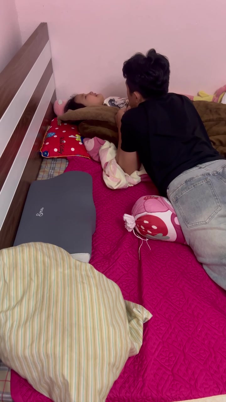 LÀO CAI: VỢ ĐI TÒM TÈM, ĂN NGỦ VỚI CẢ CHỤC ANH CÙNG LÚC, HÔM SAU VỀ ÔM CHỒNG “EM XIN LỖI, ANH ĐỪNG ĐI” THÌ ANH CHỒNG MỦI LÒNG ĐỊNH THA THỨ =)))