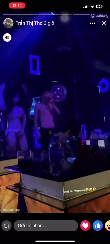 CHẤN ĐỘNG: VỰA TRÁI CÂY LƯỜI TỈA TÓT NGUYỆN CHO KHÁCH ĂN MIỄN PHÍ KHIẾN CÁC ANH KHÔNG CỬNG KHÔNG ĐƯỢC