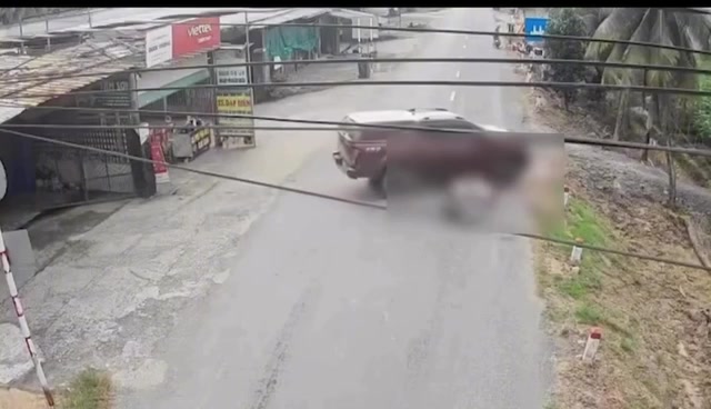 Tạm giữ tài xế lái ô tô tông cảnh sát giao thông ở Tây Ninh