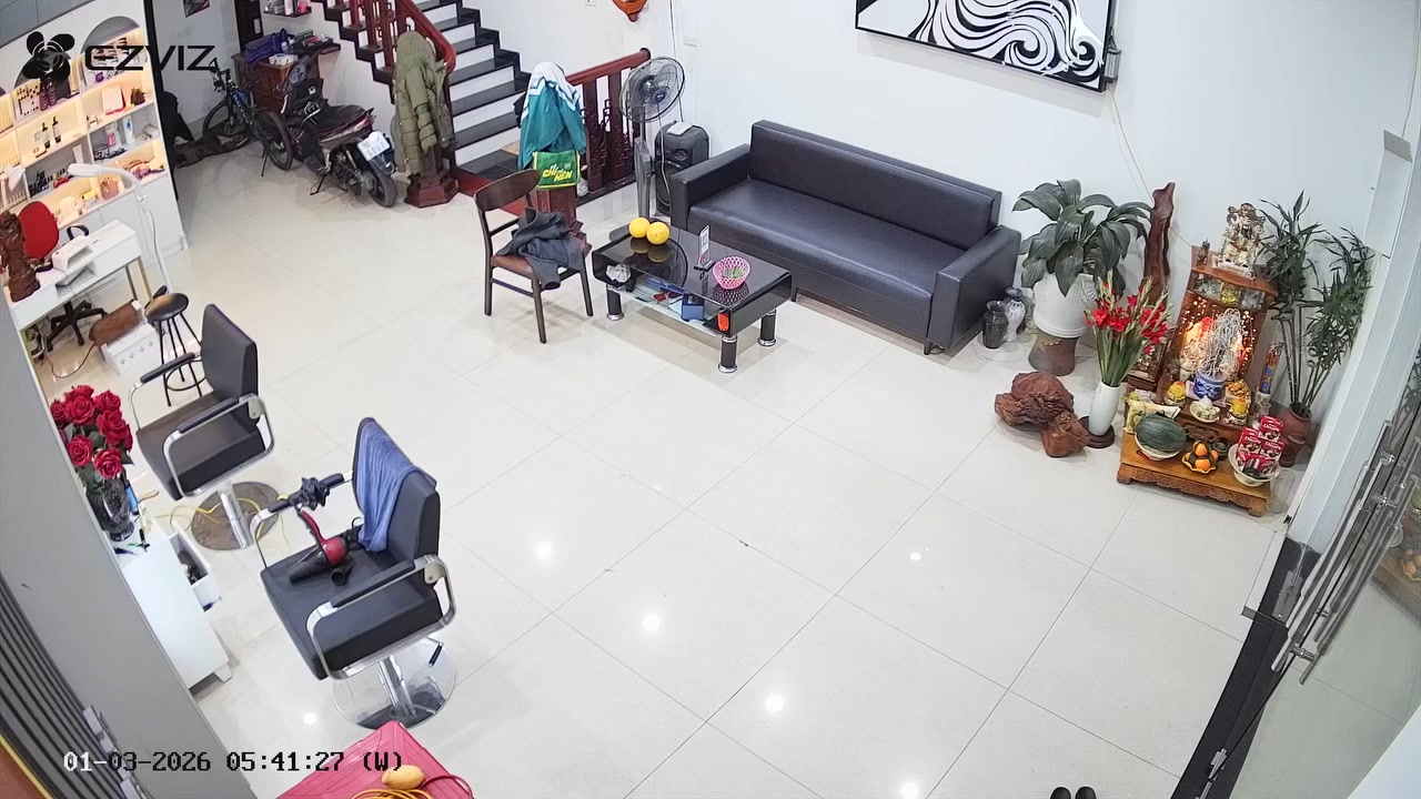 Tạm Giữ Hình Sự Người Đàn Ông  Vợ và Con Gái Hụt