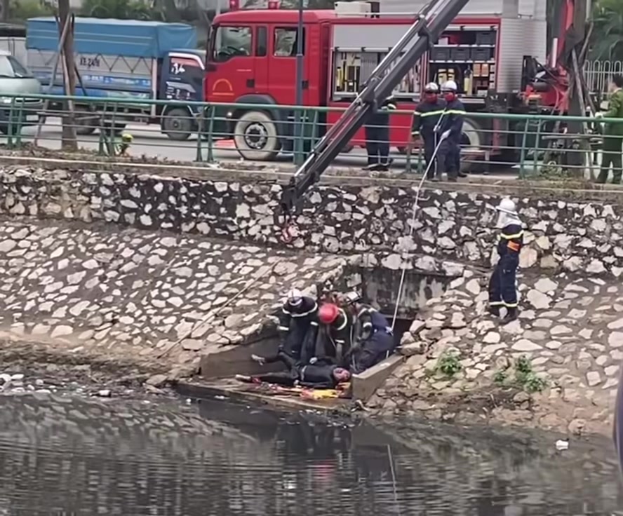 TAM TRINH NGAY LÚC NÀY: TIẾN HÀNH TRỤC VỚT T/H/I T/H/Ể GẦN KHU NHÀ MÁY NƯỚC