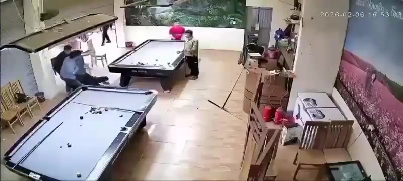 Biến căng tại 1 quán bi a ở Tuyên Quang, nghe bảo dùng quả bi a đập nhiều phát vào đầu khiến nạn nhân không qua khỏi