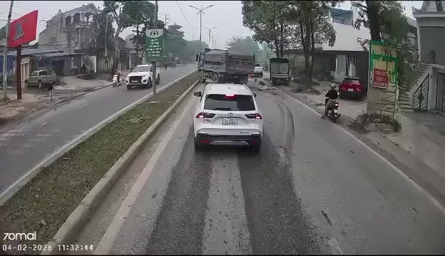 Tai nạn giao thông tại Cao Ngạn – Thái Nguyên, 1 anh CSGT tử vong. Theo người dân cho biết thì anh CSGT đang vẫy thì bị xe ben ủi