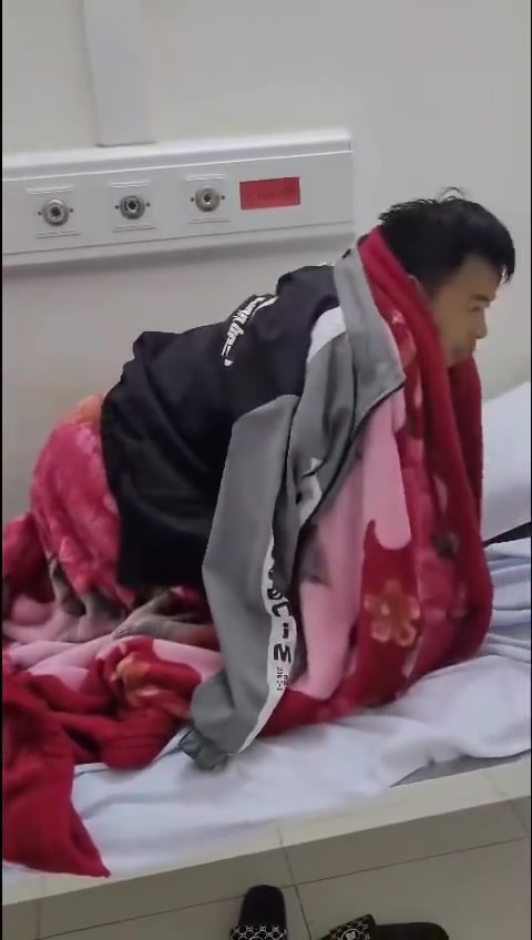 Vụ việc được dư luận quan tâm nhất lúc này, 3 người thôn Đá Đinh 2, bị 2 con chó khoảng 2kg cắn từ tháng 7/2025 nhưng họ chủ quan không đi tiêm,bây giờ phát dại bệnh viên trả về